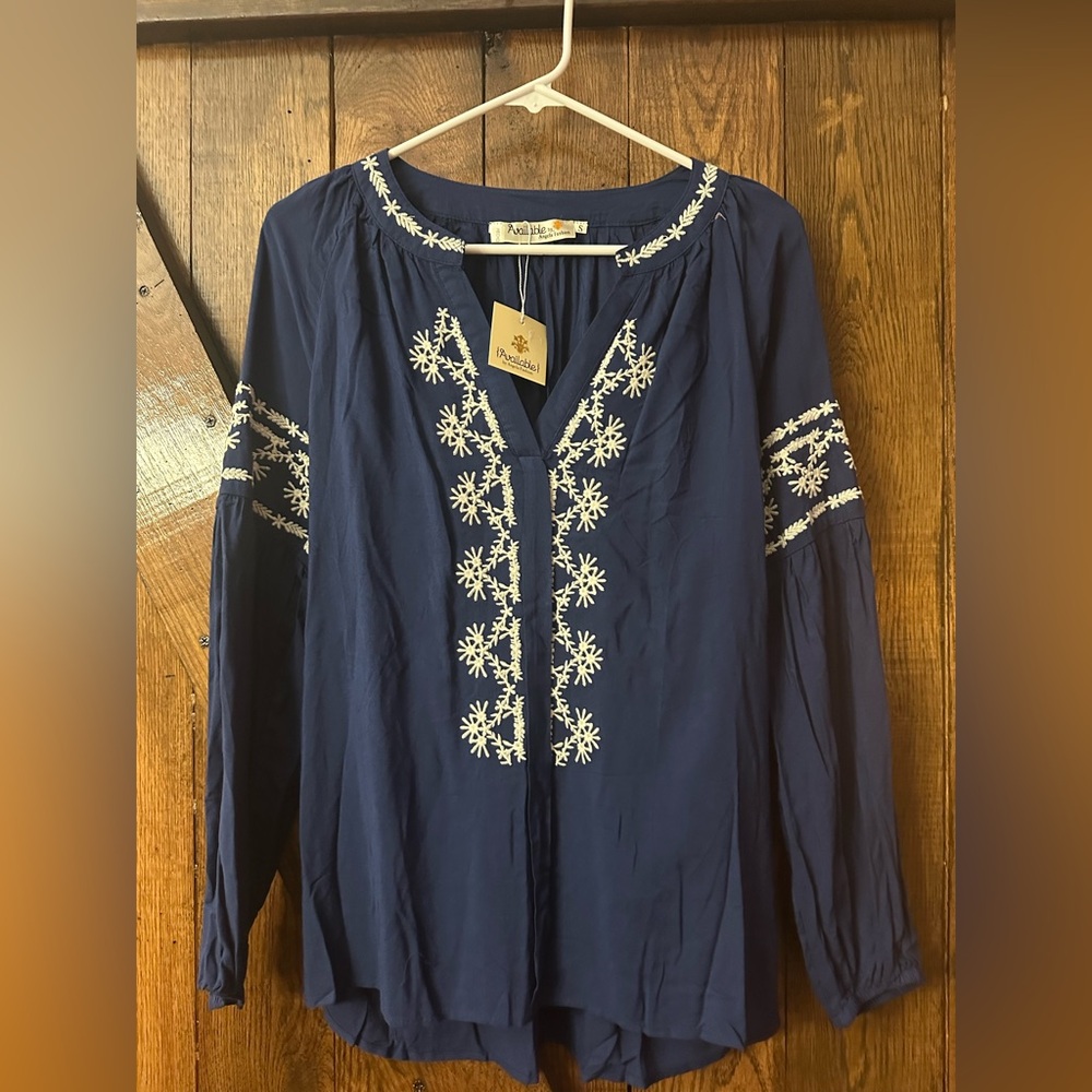Women’s Available By Angela Fashion in Navy and White embroidered NWT
